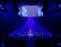 aiko「Love Like Pop vol.16.5『15周年、本当にありがとうございまし』」大阪・大阪城ホール、9月6日公演の様子。