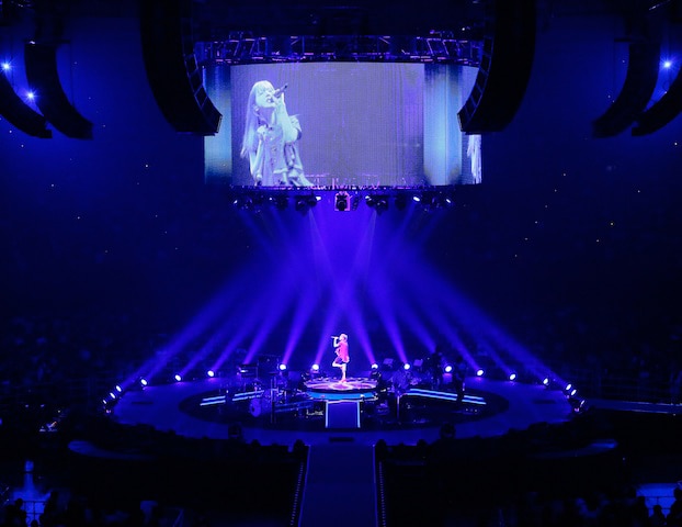 aiko「Love Like Pop vol.16.5『15周年、本当にありがとうございまし』」大阪・大阪城ホール、9月6日公演の様子。