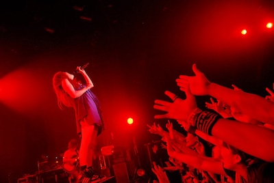 aiko「Love Like Rock vol.0 ～パンツの替えは持って来いよ～」大阪・大阪BIGCAT公演の様子。