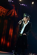 マンガ「ジョジョの奇妙な冒険」の空条承太郎に扮した明希。（撮影：緒車寿一、田中和子）