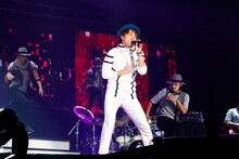 ナオト・インティライミ「ナオト・インティライミ LIVE キャラバン 2013@ARENA Nice catch the moment!」神奈川・横浜アリーナ公演の様子。