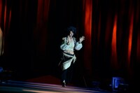 ファッションショー「HALLOWEEN COLLECTION」に登場した際の分島花音。（撮影：緒車寿一、田中和子）