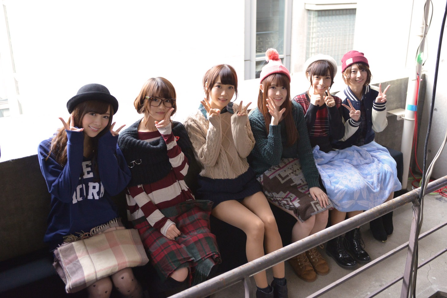 左から白石麻衣、若月佑美、深川麻衣、松村沙友理、斉藤優里、橋本奈々未。