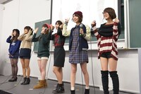 今週の人気の画像6位は「乃木坂46『早稲田祭』で“理想のデート服”をコーディネート」より、「『若者のオシャレ離れ』解決プロジェクト」の様子。