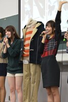 コーディネート対決で勝利した松村沙友理、斉藤優里（左から）。