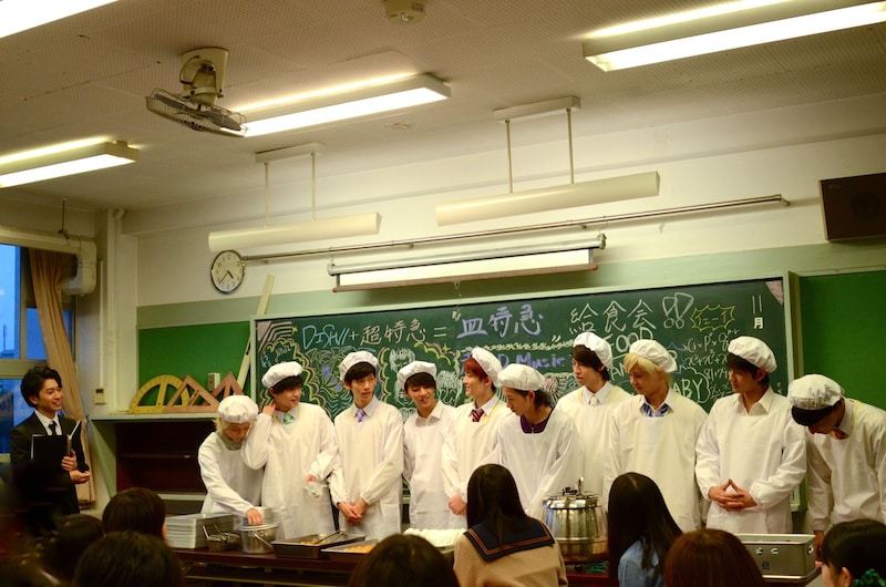 「超×D Music+ 給食会 2013 ～語り残しは許しません！～」の様子。