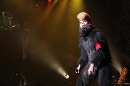 MAN WITH A MISSION×氣志團、ハロウィンに仮装対決