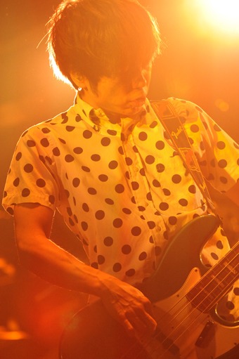 田村明浩（B） （Photo by JUNJI NAITO）
