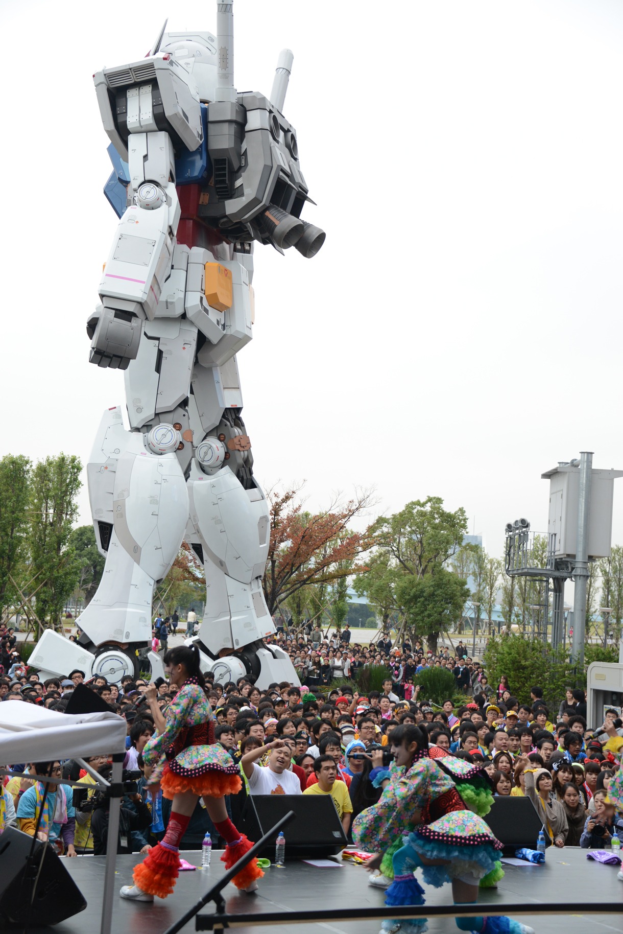 お台場にそびえ立つガンダム。