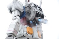 正午に突然動き出すガンダム。
