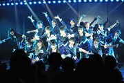 チーム4「手をつなぎながら」公演の様子。