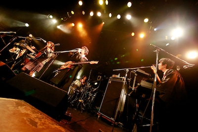 Czecho No Republic「エンジョイ！秋の夜長のネバーランドリリースパーティー～仮装もあるよ～」の様子。