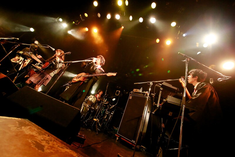 Czecho No Republic「エンジョイ！秋の夜長のネバーランドリリースパーティー～仮装もあるよ～」の様子。