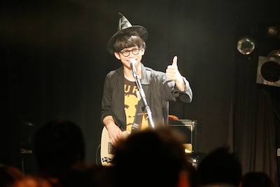 砂川一黄（G）扮する「スナー・ポッター」。