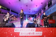 「Winterイルミネーション2013」点灯セレモニーでパフォーマンスを披露するCRUDE PLAY。