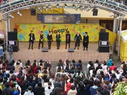 超特急「Kiss Me Baby～あなたはキスしたい？それともキスされたい??～ツアー」東京・亀戸サンストリート公演の様子。