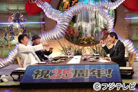 左からとんねるずと矢沢永吉。