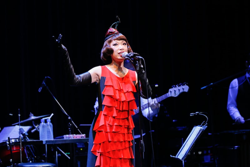 「Miss Maki Nomiya sings "Shibuya-kei Standards" ～野宮真貴、渋谷系を歌う。」Billboard Live TOKYO公演より（Photographer：上山陽介）