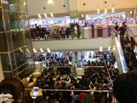 よこおかレコード稚内西條店でのサプライズイベントの様子。