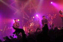 東京スカパラダイスオーケストラ「ライブハウスツアー2013『STAND OUT!』」初日公演の様子。（Photo by Rickey Wang）