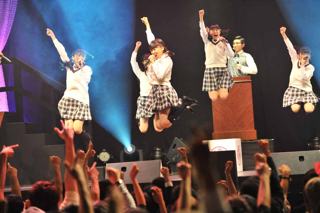 さくら学院「さくら学院祭☆2013」の様子。