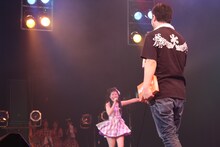 ヒロインに選ばれステージに走る大黒柚姫。