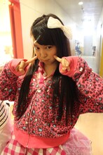 ぶりっ子する安藤ゆず。