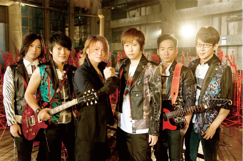 MaydayとTERU（写真左から3番目）。