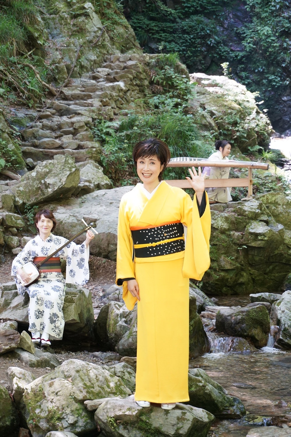 小林幸子「ぼくとわたしとニコニコ動画を夏感満載で歌ってみた」のワンシーン。