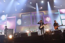 BUMP OF CHICKEN「BUMP OF CHICKEN 2013 TOUR "WILLPOLIS"」東京・日本武道館公演の様子。（撮影：古渓一道）