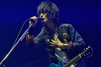 藤原基央（Vo, G）（撮影：古渓一道）