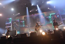 BUMP OF CHICKEN「BUMP OF CHICKEN 2013 TOUR "WILLPOLIS"」東京・日本武道館公演の様子。（撮影：古渓一道）