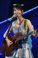 アコースティックギター演奏を初披露する柏木由紀。