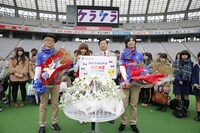 MEME（Vo）が「調布市宣伝本部」に入部した際のワンシーン。