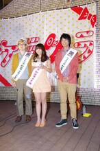 ふるっぺ（B）と森さん（Dr）が「和泉市のふるさと大使」に、ケラケラが「いずみの国和泉市PR隊」に委嘱された際の様子。