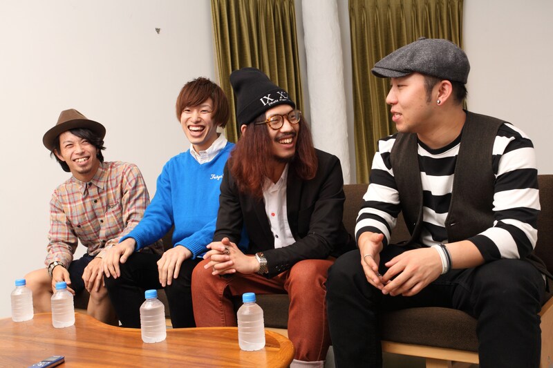 インタビューに応えるRhythmic Toy World。