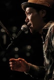 渡和久(Vo, Piano)(Photo by TSUNEO KOGA)
