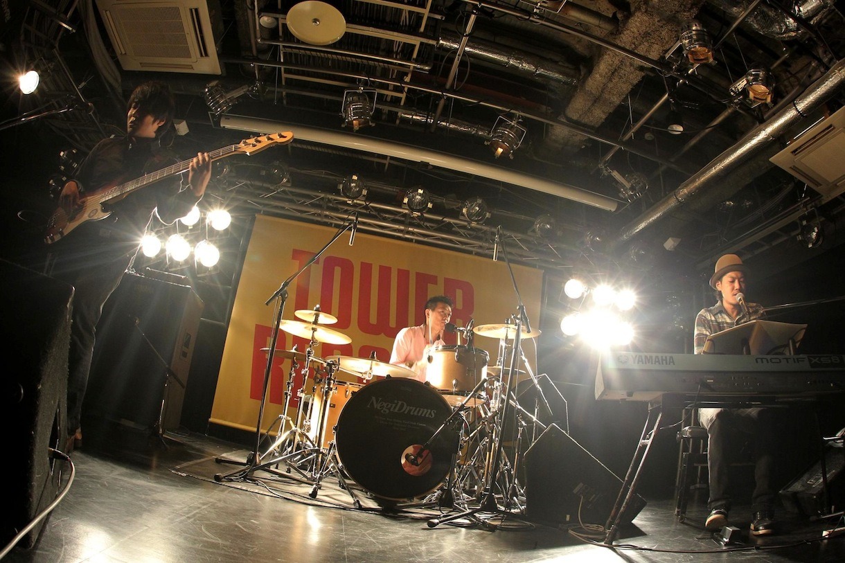 風味堂「風味堂 スペシャルライブ ～10周年イヤーキックオフパーティー～」の様子。（Photo by TSUNEO KOGA）