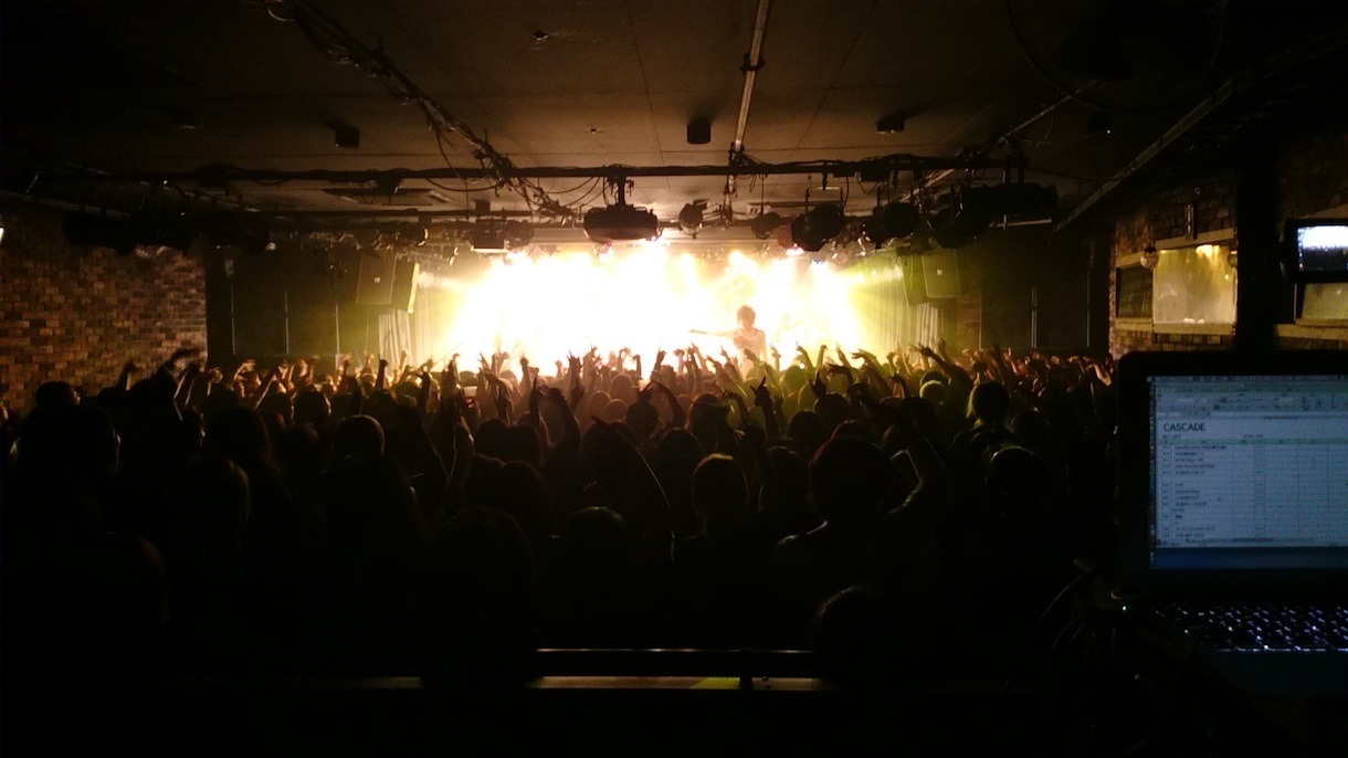 CASCADE「CASCADE ALL ALBUM LIVE 2013～CASCADEの成人式～」の様子。