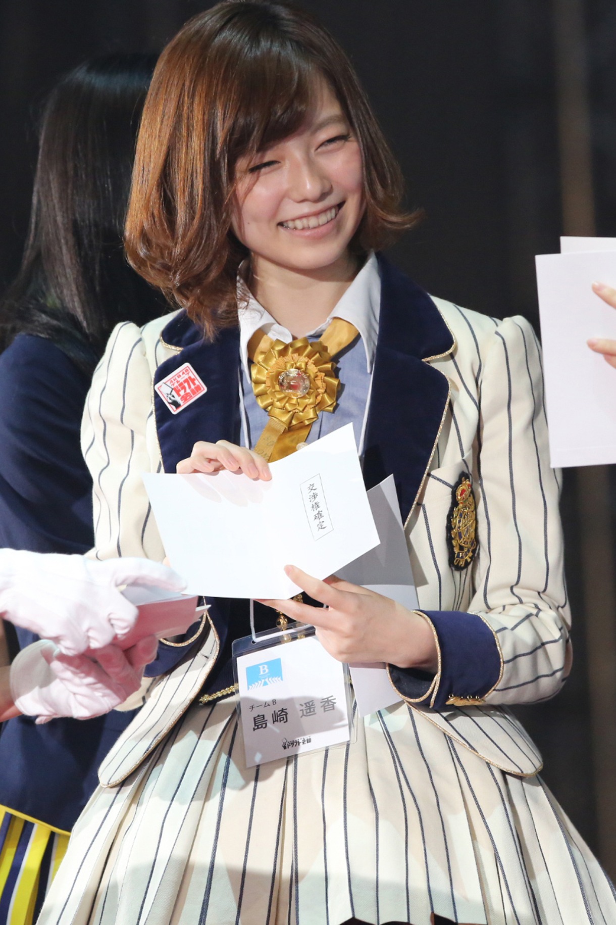 「AKB48グループ ドラフト会議」で交渉権を獲得した島崎遥香。(c)AKS