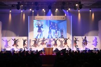「AKB48グループ ドラフト会議」候補者による「会いたかった」パフォーマンスの様子。(c)AKS
