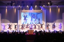 「AKB48グループ ドラフト会議」候補者による「会いたかった」パフォーマンスの様子。(c)AKS
