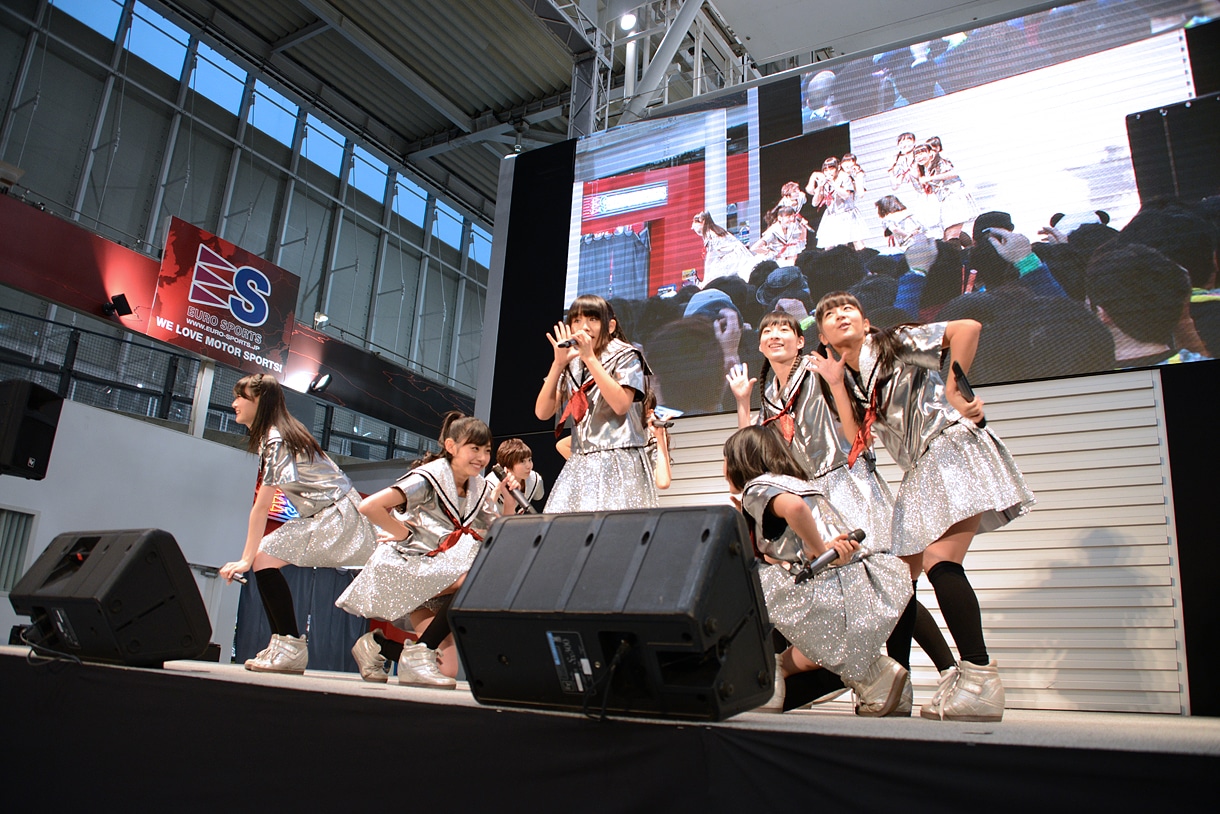 「私立恵比寿中学 フリーライブ HMV presents MEGA WEBリニューアル記念 ～恩も倍返し～」の様子。