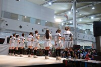 「私立恵比寿中学 フリーライブ HMV presents MEGA WEBリニューアル記念 ～恩も倍返し～」の様子。