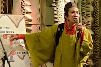 「ブギウギ奥の細道」の行程を説明する上杉周大。