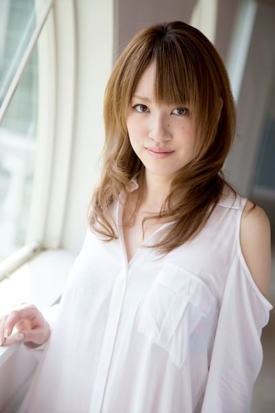 「小野晴香 セカンド ステージ」のジャケットに使用される写真 。 (c)BIG PAPA