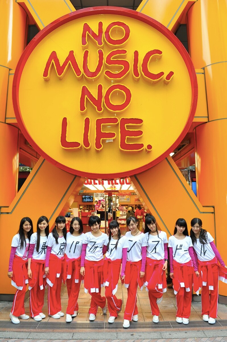 東京・タワーレコード渋谷店へ移動した東京パフォーマンスドール。