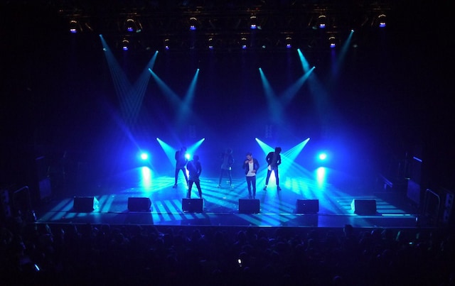 ライブイベント「oricon Sound Blowin' 2013～autumn～」でパフォーマンスするDa-iCE。