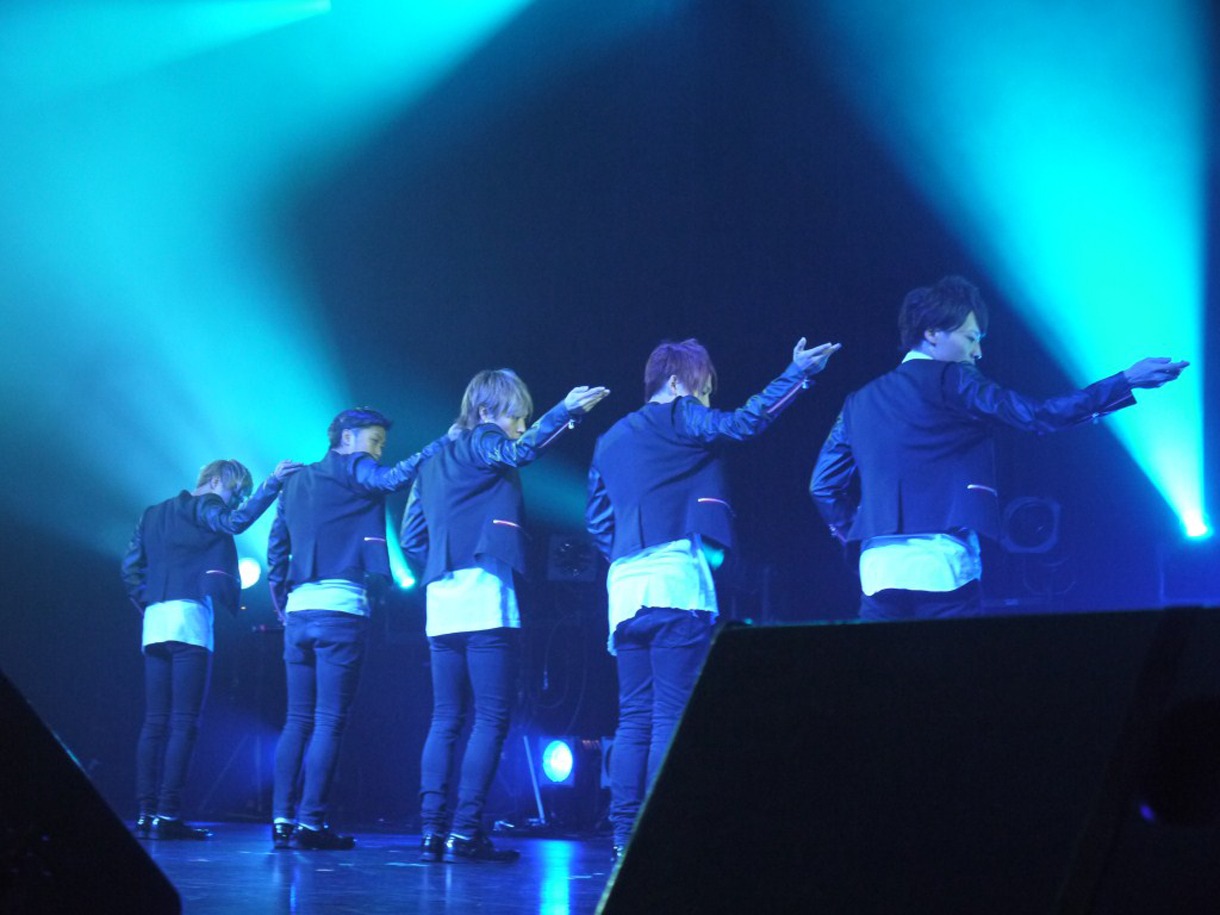 ライブイベント「oricon Sound Blowin' 2013～autumn～」でパフォーマンスするDa-iCE。