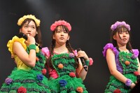 左から伊藤千由李、安藤ゆず、大黒柚姫。